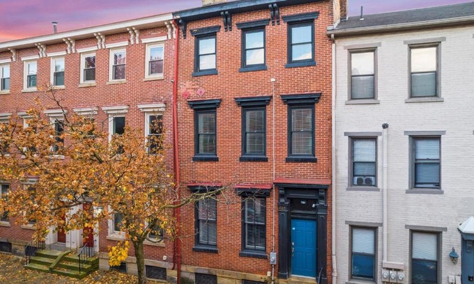 East Allegheny Maison | Stylish 4 Bedroom Loft Home, North Shore, City Skyline View Close to NHL, NFL