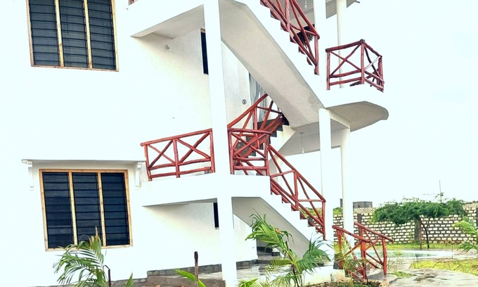 Malindi Marine National Park Maison | Stylish - 4 Bedroom Round Villa - With Pool