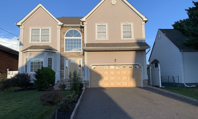 Kenilworth Maison | Stylish 4 bedroom with fireplace