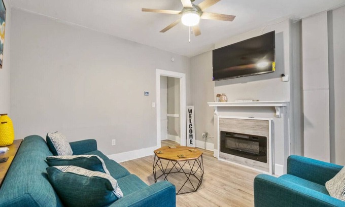 Bloomfield Maison | Stylish 4BR Downtown Pitt-Walk Everywhere+King bed
