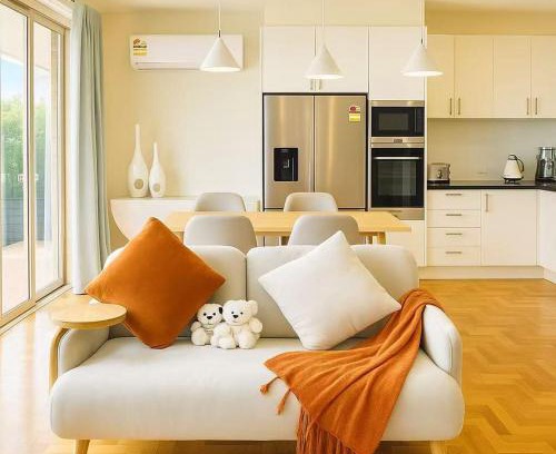 McKinnon Maison | Stylish 4BR Easy CBD Access Walk to Train & Shops