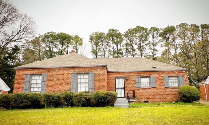 East Memphis Maison | Stylish 4BR Home Large Backyard Prime Location