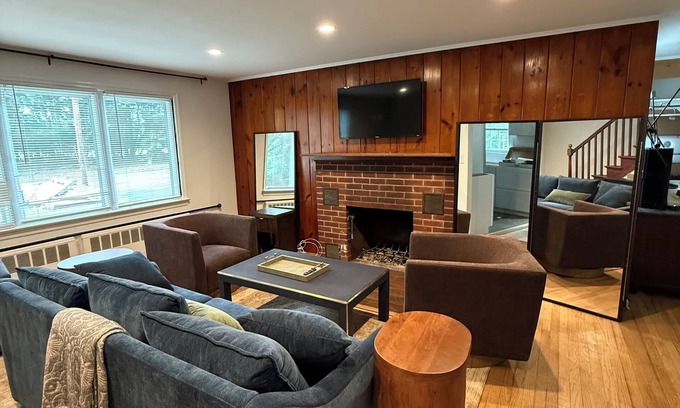 Stony Brook Maison | Stylish 4BR house near Stony Brook University & Hospital