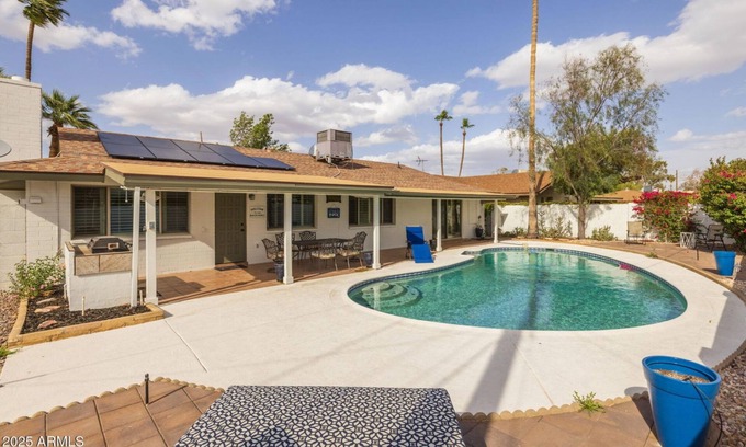 Tempe Maison | Stylish 4BR Pool Oasis,ASU,Spring Training! Old Town Scottsdale 10 minutes away.