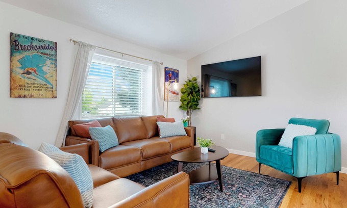 North Central Westminster Maison | Stylish 4BR Retreat - Hot Tub, Game Room & Modern Comforts
