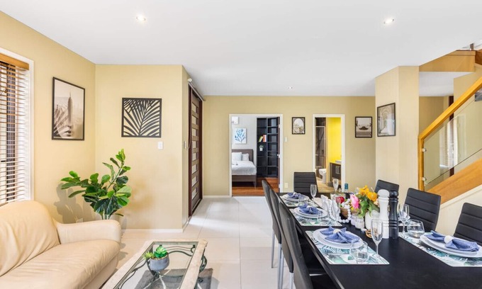 Stretton Maison | Stylish 6BR Family-friendly House @ Stretton