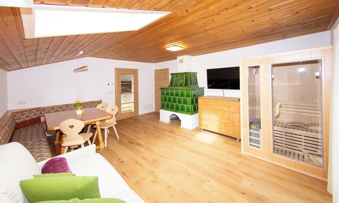 Valle San Silvestro Appartement | Stylish alpine apartment with tiled stove, sauna & panoramic view