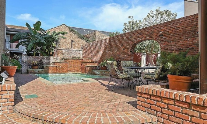 French Quarter Hôtel | Stylish and Charming 2-Bedroom Stay – Authentic New Orleans Vibe
