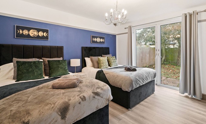 Forest Fields Maison | Stylish and Sleek 4 Bed House in Nottingham