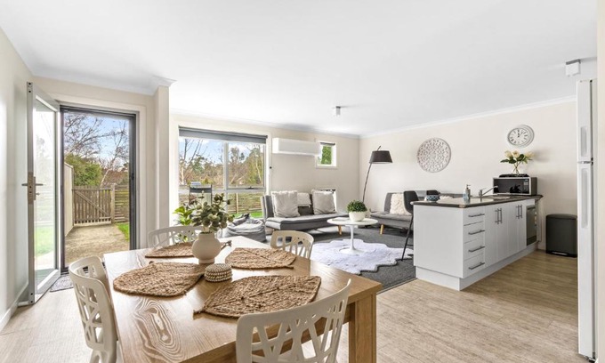 Ravenswood Appartement | Stylish and Spacious Launceston Villa + Free Wifi
