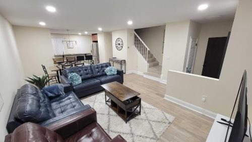 Clifton Maison | Stylish and Spacious Luxury End-Unit TH - Near IAD
