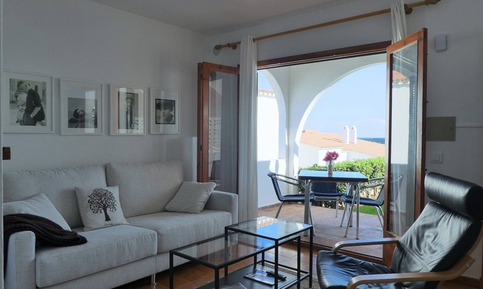 Arenal d'en Castell Appartement | Stylish apartment with sea views - 5 min walk to the beach!