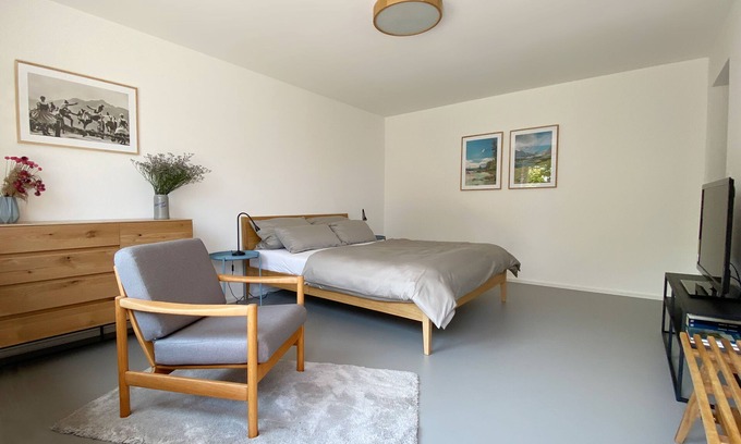 Wolfratshausen Appartement | Stylish Apartment with Mountain-View Hut & Garden