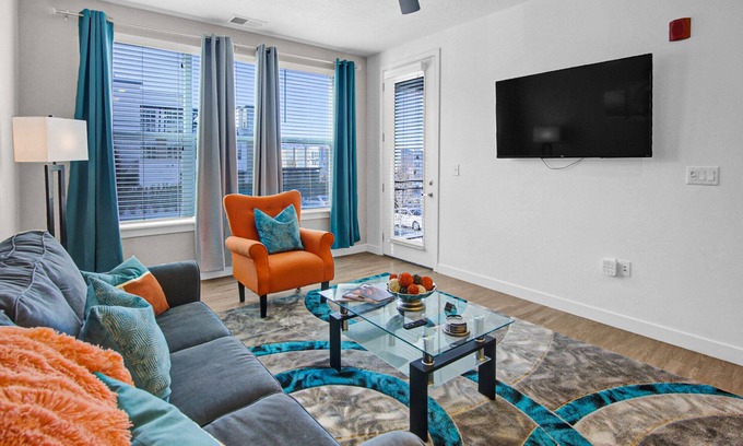 Draper Appartement | Stylish Apartment - Hottub/Parking/Gym/FastWifi/PetFriendly/Coffee Provided