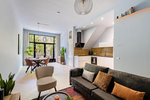 Weesperzijde Appartement | Stylish apartment next to the Amstel river- Unit D