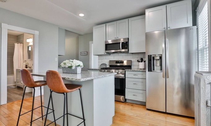 North Andover Appartement | Stylish Apartment Near Downtown & Major Highways