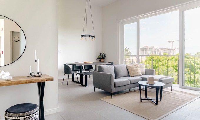 Escazu Appartement | Stylish Apartment w/ Workspace, Pool & Gym