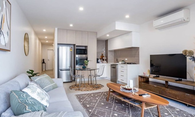 West End Appartement | Stylish Apartment with Rooftop Pool
