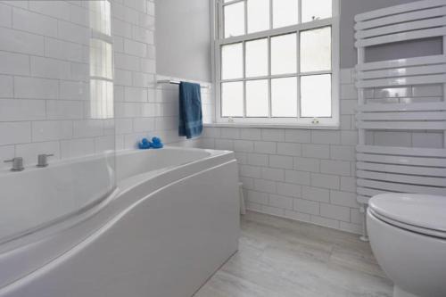 Kidbrooke with Hornfair Appartement | Stylish apt in a 1938 building with parking