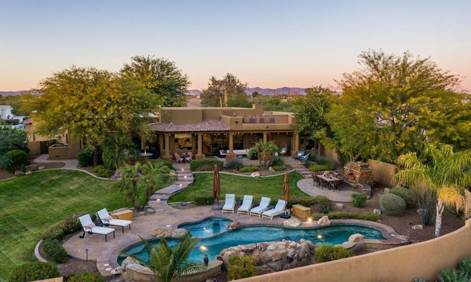 Desert View Village Maison | Stylish Arizona Abode - Desert Oasis w/ sprawling mtn views