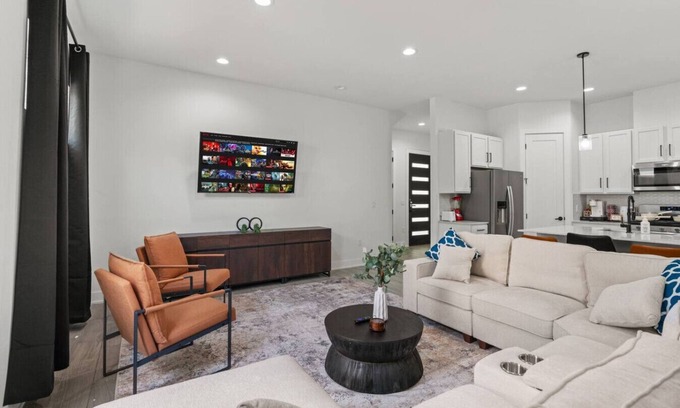 MLK Appartement | Stylish Austin Stay - Spacious Design - Lux Home