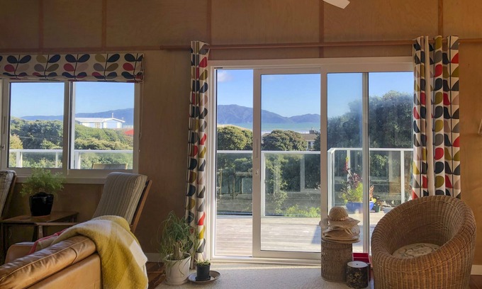 Waikanae Maison | Stylish Bach With hot tub and Island Views - Bali Hai