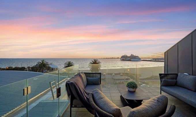 Port Melbourne Appartement | Stylish Bay-Side Executive Apt. w/ parking