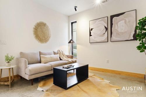 Montopolis Maison | Stylish Boho Loft w Free Prkg with Luxurious King Bed