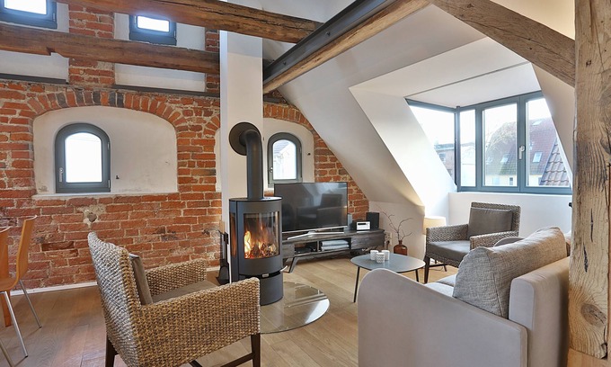 Old Town Appartement | Stylish, bright, spacious apartment in the heart of the old town - loggia, fireplace