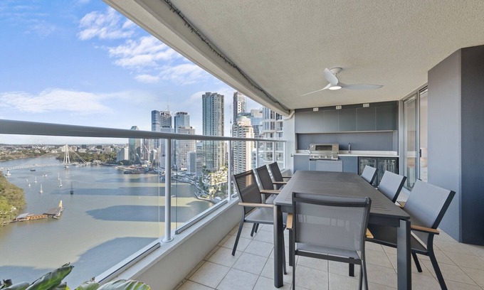 Brisbane Central Business District Appartement | Stylish Brisbane City Stay with BBQ, Pool & Gym