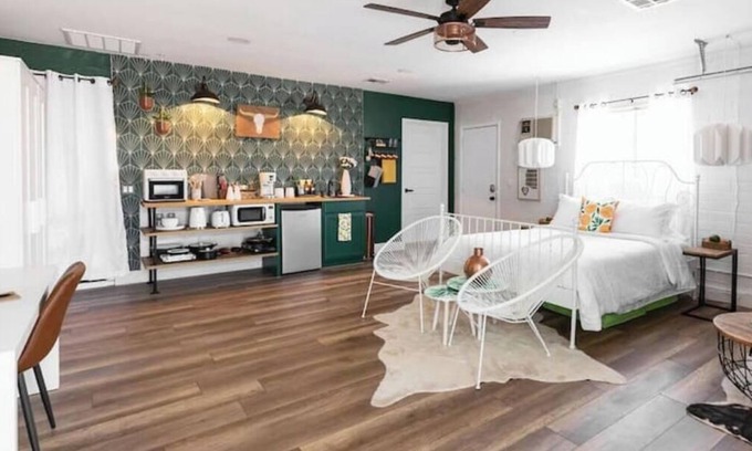 Tempe Appartement | Stylish Casita w/Kitchenette, Workspace & Firepit