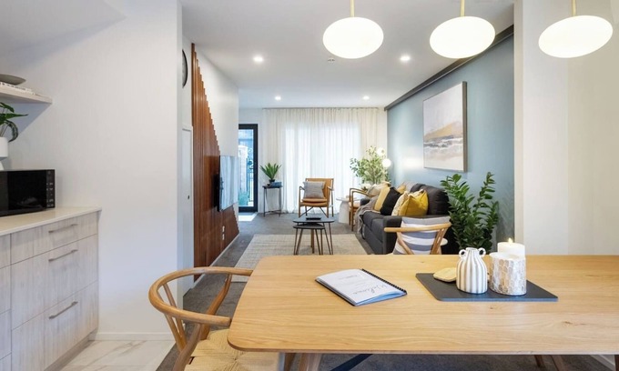 Christchurch City Centre Maison | Stylish Central City townhouse Next to Little High