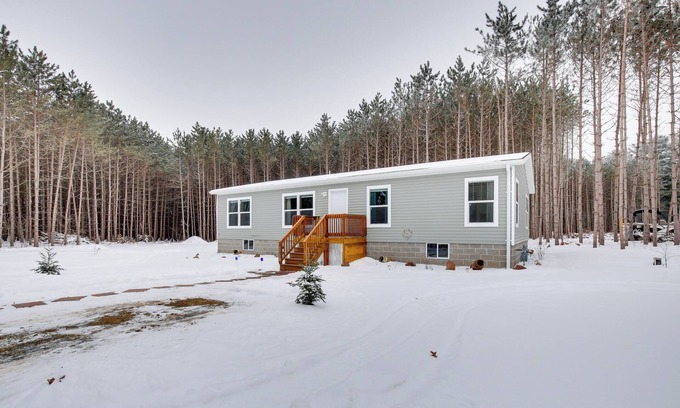Chetek Maison | Stylish Chetek Hideaway w/ Lake + Dock Access!