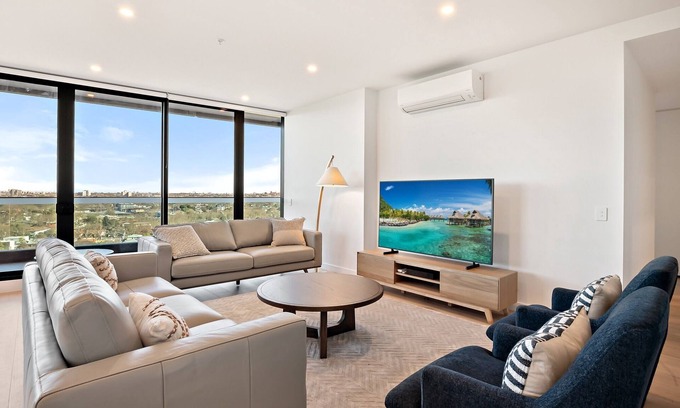 Alphington Appartement | Stylish City-View Apartment with Premium Amenities