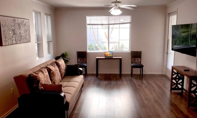 Del Rey Appartement | Stylish coastal escape in Marina del Rey with Modern Resort style amenities.