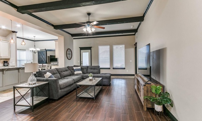 Edmond Maison | Stylish Comfort with Family-Friendly Amenities!