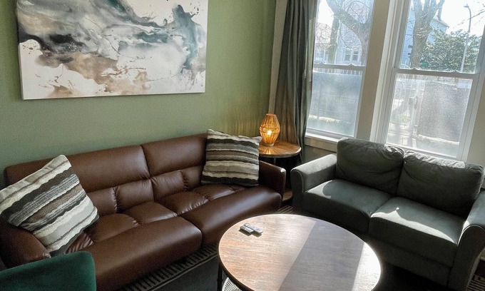 Brighton Park Appartement | Stylish comfortable 3BR with tons of natural light