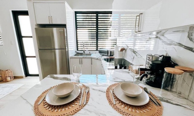 Eleanor Roosevelt Maison | Stylish Comfy Boho Style Home W/Parking@ San Juan