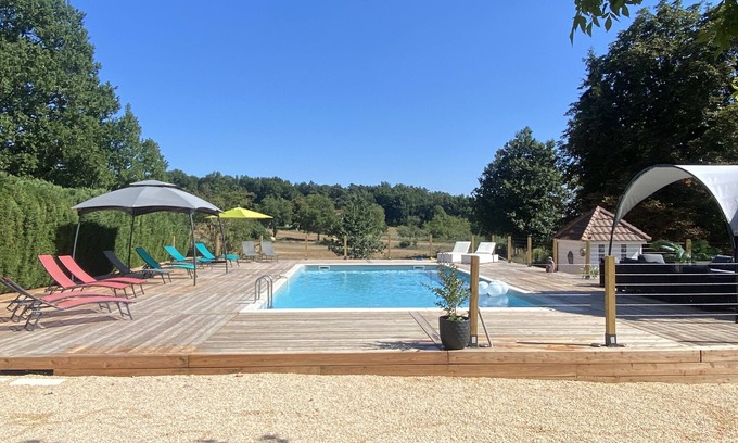 Coulaures Maison | Stylish complex - perfect for friends and families gatherings of up-to 24