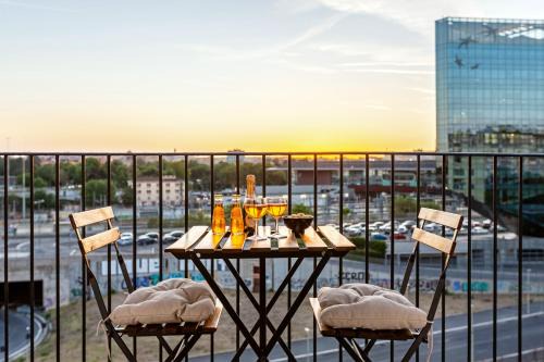 Universita Maison | Stylish & Cozy - 5 Star Location- Balcony - City View
