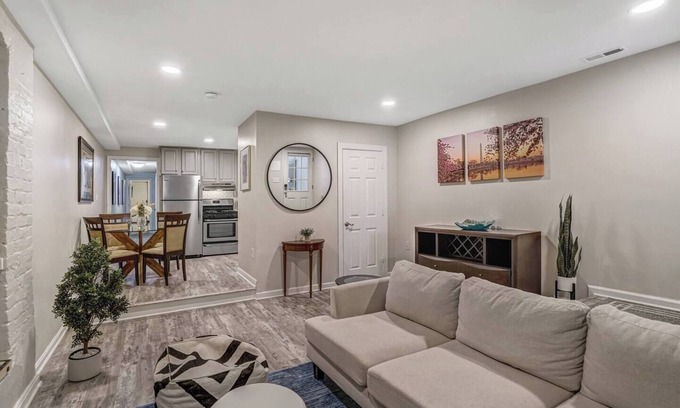 Columbia Heights Maison | Stylish DC Getaway Free Parking