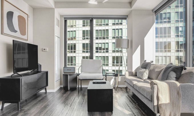 Theatre District Appartement | Stylish Downtown 1BR w/ Luxury Amenities and Rooftop Views by Blueground