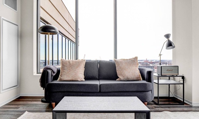 Theatre District Appartement | Stylish Downtown 1BR w/ Luxury Amenities and Rooftop Views by Blueground