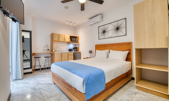 San Jose Appartement | Stylish Downtown Studio Apartment with Patio & A/C!