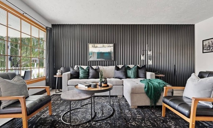 Drumheller Maison | Stylish Drumheller Retreat: Steps from the Red Deer River!