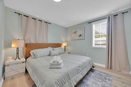 Jacksonville Maison | Stylish Escape with Pool & Games