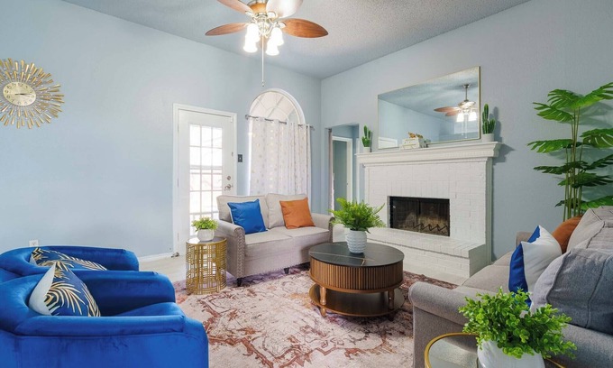 Elmo Maison | Stylish fab 4 Bedroom house near lake Ray Hubbard