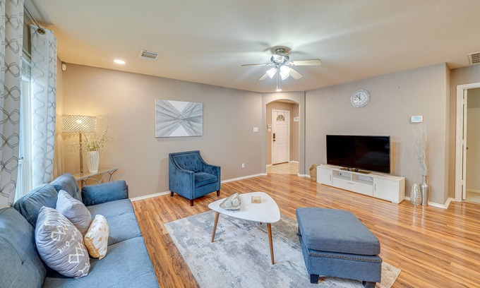 West San Antonio Maison | Stylish Family Home: 3 Mi to SeaWorld San Antonio!