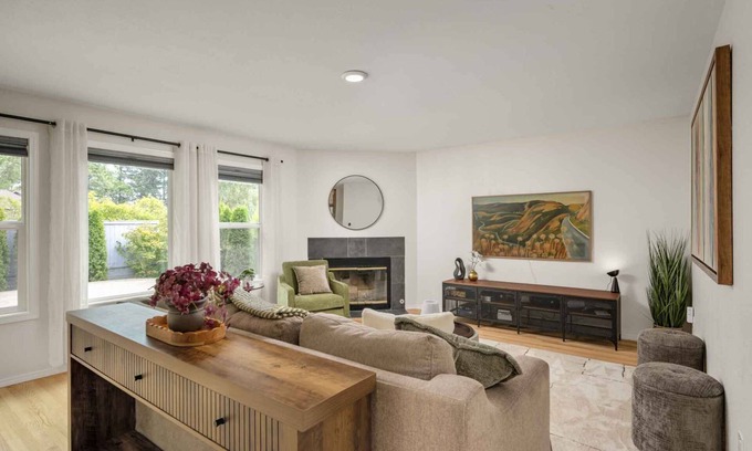 Oak Creek Maison | Stylish Family Retreat w/ Patio, & Game Console in Heart of Lake Oswego’s Westlake Neighborhood