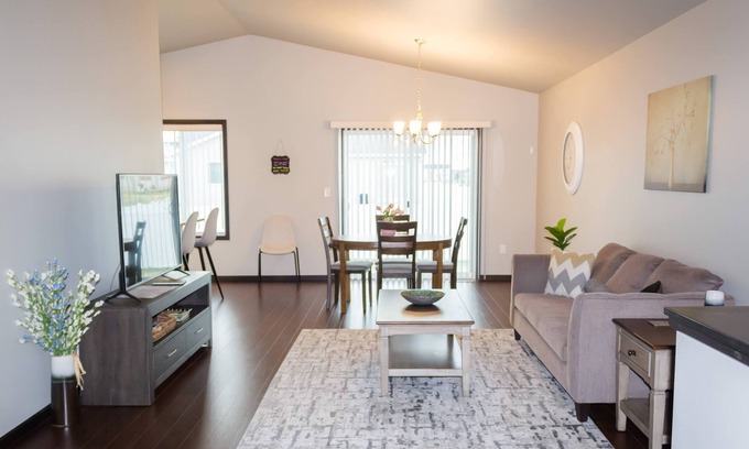Fargo Maison | Stylish Fargo Home Great for Families and Groups!